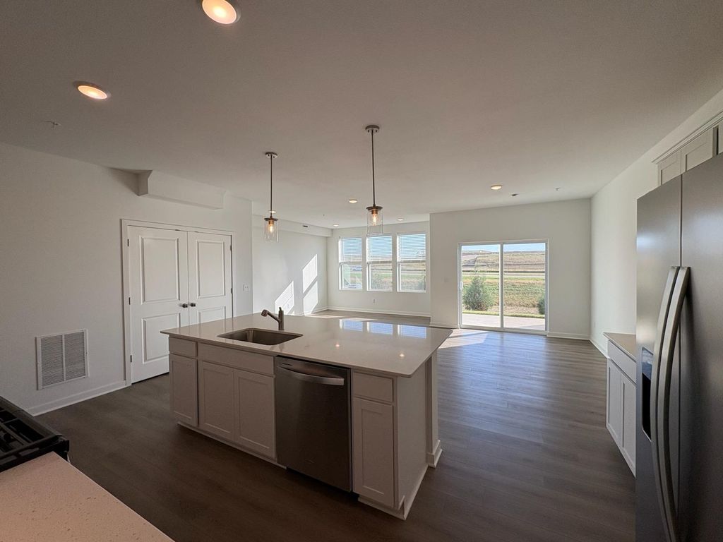 6297 Ivywood Avenue S, Cottage Grove, MN 55016 — exterior