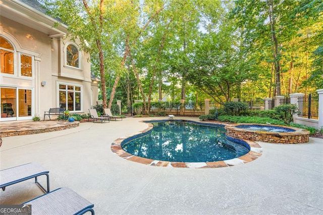 520 Chestnut Rose Lane, Sandy Springs, GA 30327