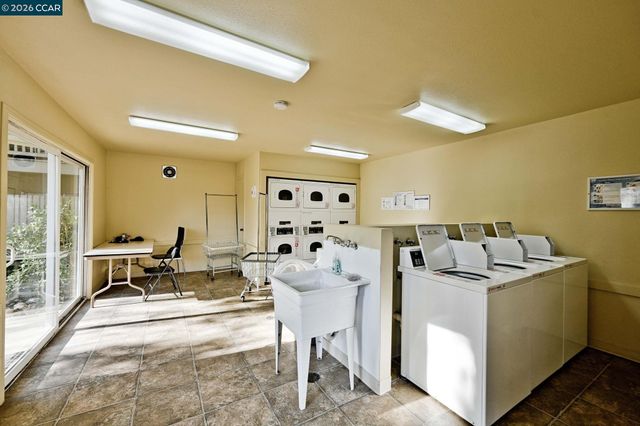 2560 Walnut Blvd 4, Walnut Creek, CA 94596