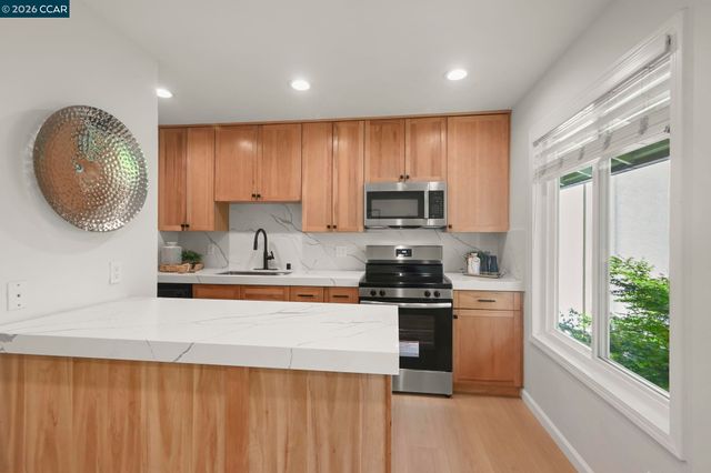 2560 Walnut Blvd 4, Walnut Creek, CA 94596