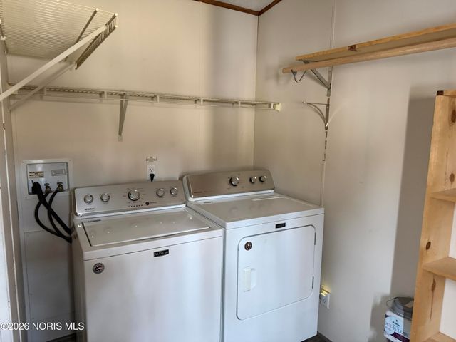 76 W Foxrun Street, Holland, OH 43528