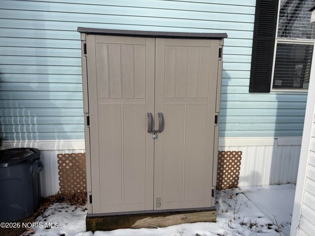 76 W Foxrun Street, Holland, OH 43528