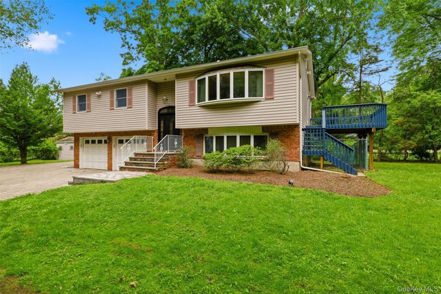226 Ehrhardt Road, Pearl River, NY 10965