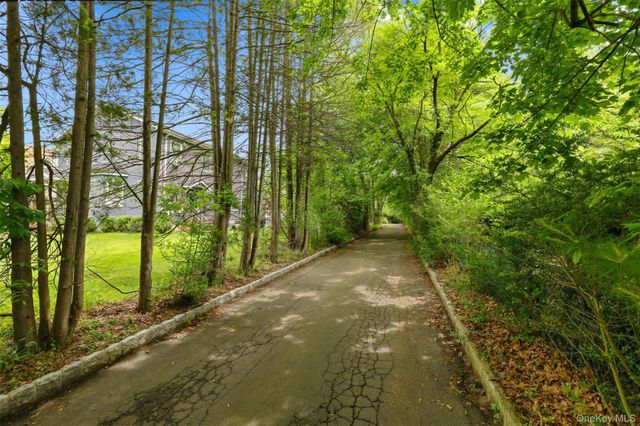 226 Ehrhardt Road, Pearl River, NY 10965