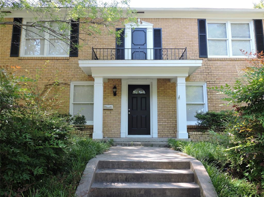 2309 Pembroke Drive B, Fort Worth, TX 76110
