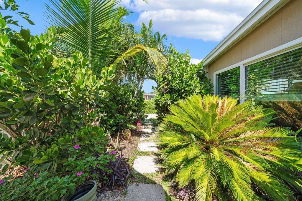 Image 30 of property listing at 10713 DALTON AVENUE, Tampa, FL 33615