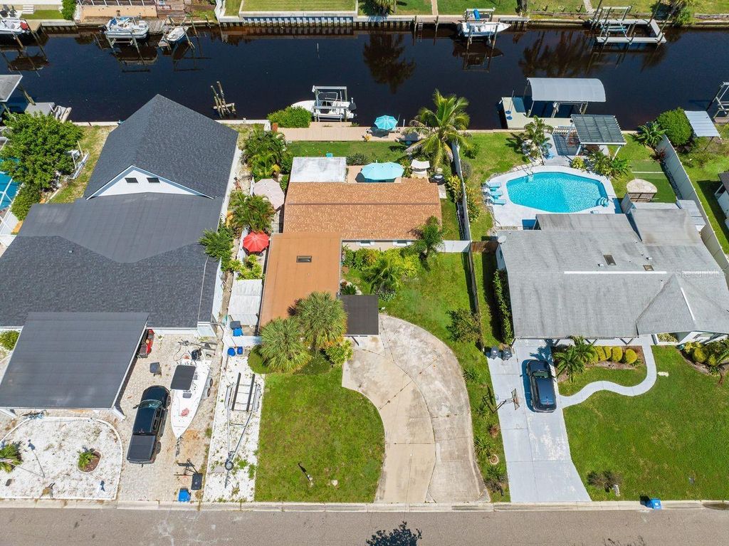 Image 4 of property listing at 10713 DALTON AVENUE, Tampa, FL 33615