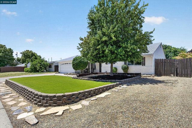 160 Cleopatra Dr, Pleasant Hill, CA 94523