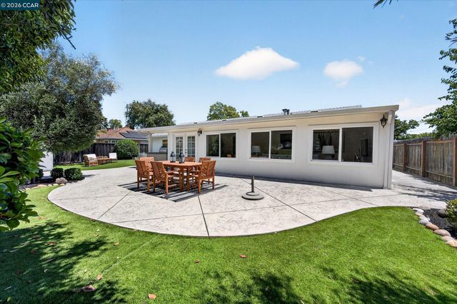 160 Cleopatra Dr, Pleasant Hill, CA 94523