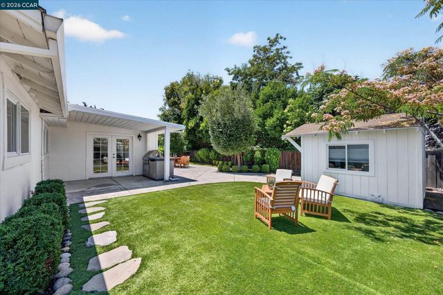 160 Cleopatra Dr, Pleasant Hill, CA 94523