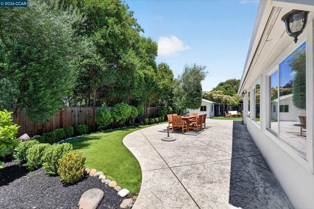 160 Cleopatra Dr, Pleasant Hill, CA 94523