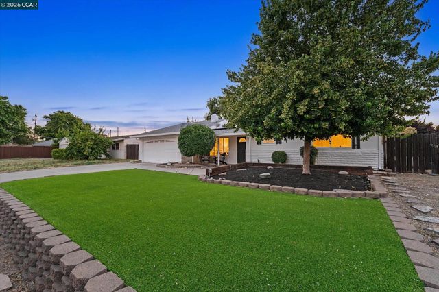160 Cleopatra Dr, Pleasant Hill, CA 94523