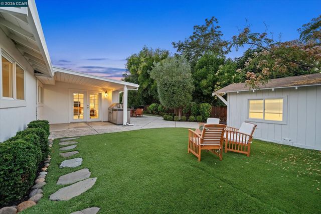 160 Cleopatra Dr, Pleasant Hill, CA 94523