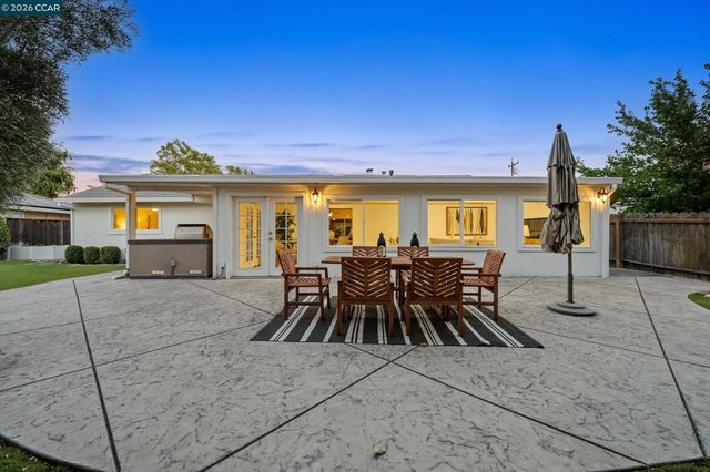 160 Cleopatra Dr, Pleasant Hill, CA 94523