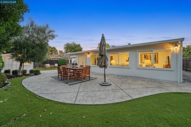 160 Cleopatra Dr, Pleasant Hill, CA 94523