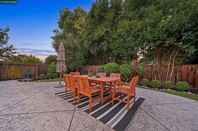 160 Cleopatra Dr, Pleasant Hill, CA 94523
