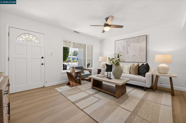 160 Cleopatra Dr, Pleasant Hill, CA 94523