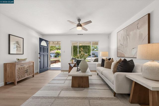 160 Cleopatra Dr, Pleasant Hill, CA 94523