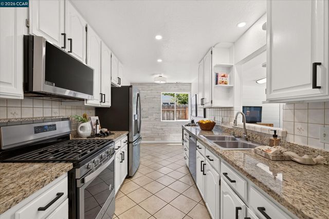 160 Cleopatra Dr, Pleasant Hill, CA 94523