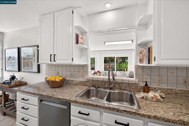 160 Cleopatra Dr, Pleasant Hill, CA 94523