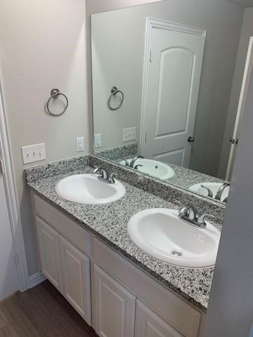 2820 W Washington Street, Denison, TX 75020