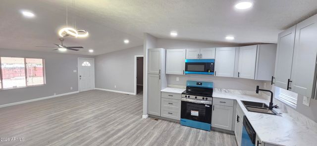 6840 W KAREN LEE Lane, Peoria, AZ 85382