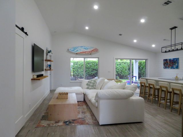 6070 Garrett Street, Jupiter, FL 33458