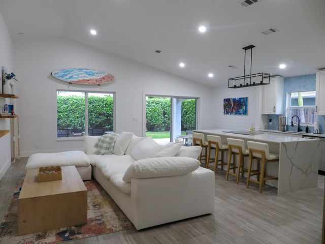 6070 Garrett Street, Jupiter, FL 33458