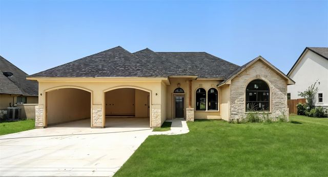 301 Live Oak ST, Gonzales, TX 78629