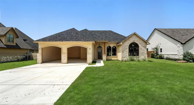 301 Live Oak ST, Gonzales, TX 78629