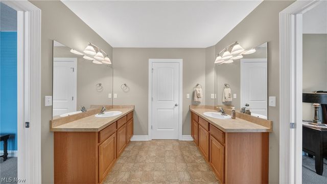 103 Walden Ridge Drive, Hinckley, OH 44233