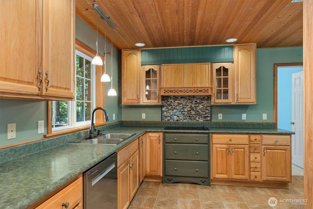 9420 49th Avenue Ct, Gig Harbor, WA 98332