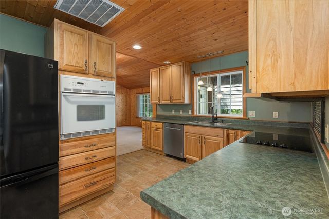 9420 49th Avenue Ct, Gig Harbor, WA 98332