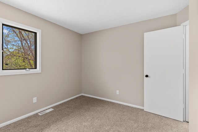 17468 Rustic Hills Drive, Eden Prairie, MN 55346