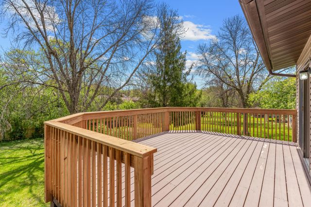17468 Rustic Hills Drive, Eden Prairie, MN 55346