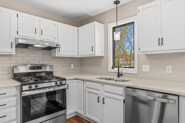 17468 Rustic Hills Drive, Eden Prairie, MN 55346