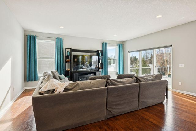 17819 Fielding Way, Lakeville, MN 55044