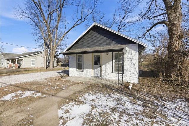 733 S Pecan Street, Ottawa, KS 66067