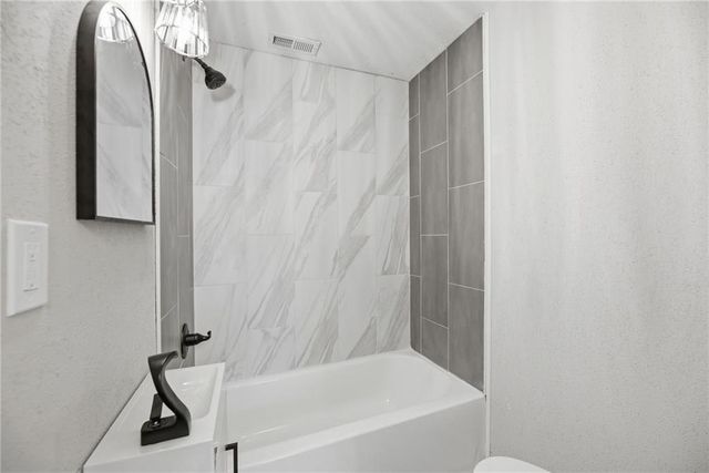 733 S Pecan Street, Ottawa, KS 66067