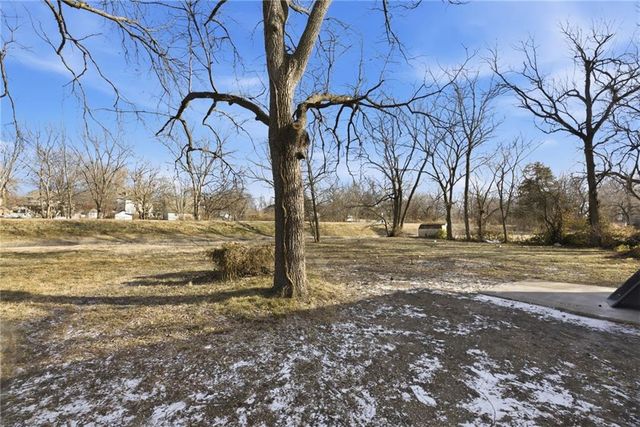 733 S Pecan Street, Ottawa, KS 66067