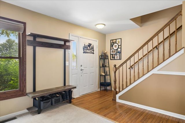 6 Crofton Court, Lake In The Hills, IL 60156