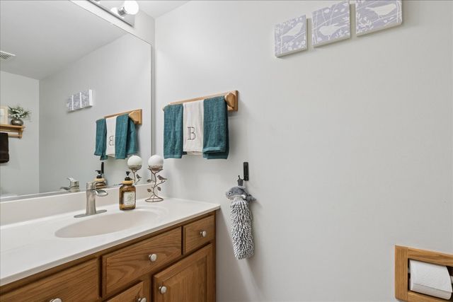 6 Crofton Court, Lake In The Hills, IL 60156