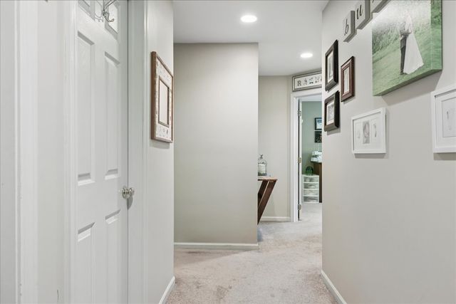 6 Crofton Court, Lake In The Hills, IL 60156