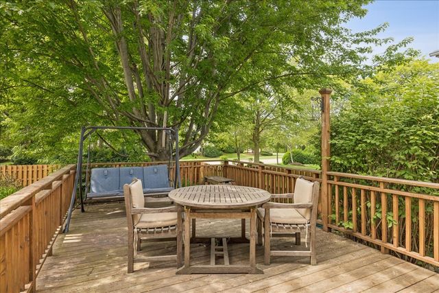 6 Crofton Court, Lake In The Hills, IL 60156