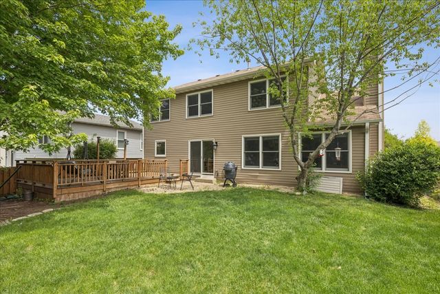 6 Crofton Court, Lake In The Hills, IL 60156