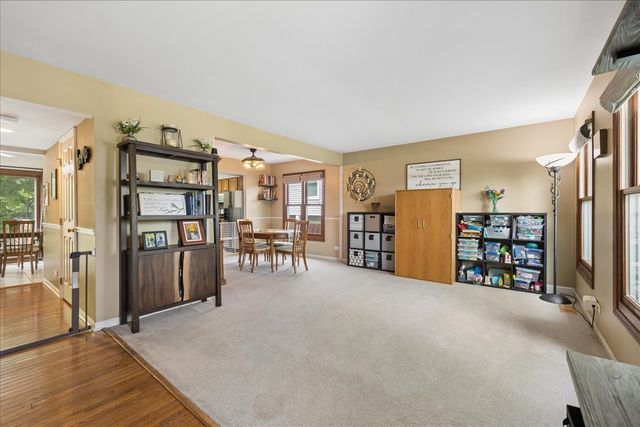 6 Crofton Court, Lake In The Hills, IL 60156