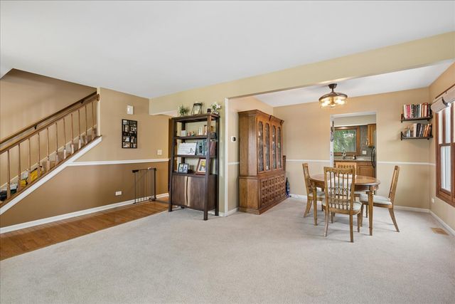 6 Crofton Court, Lake In The Hills, IL 60156