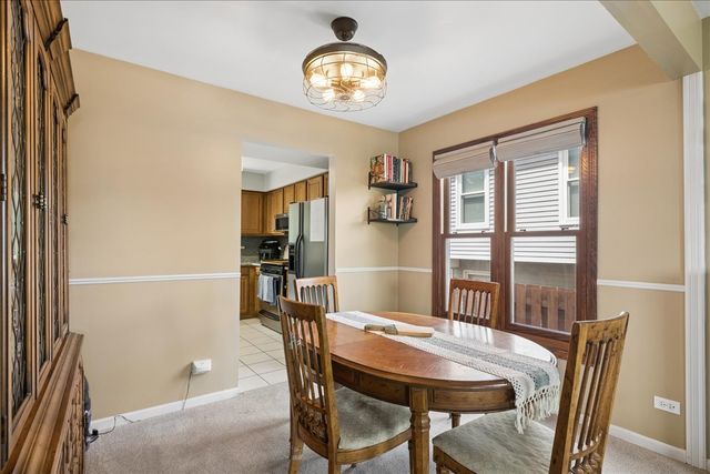6 Crofton Court, Lake In The Hills, IL 60156