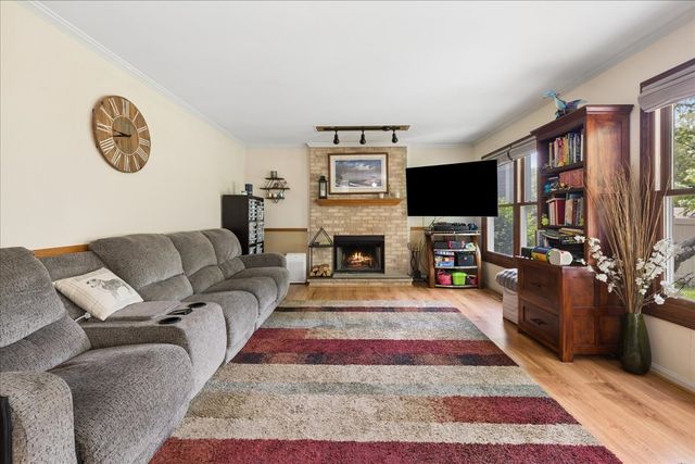 6 Crofton Court, Lake In The Hills, IL 60156