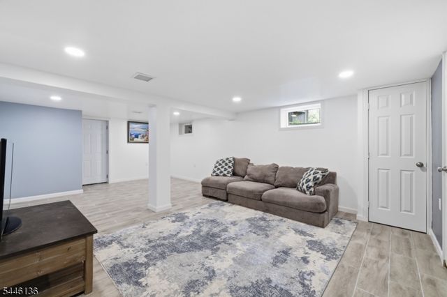 124 Rivervale Rd, River Vale Twp., NJ 07675